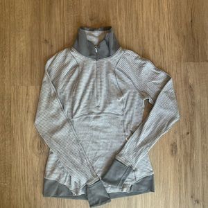 Lululemon long sleeve half zip pullover Gray women’s size 6